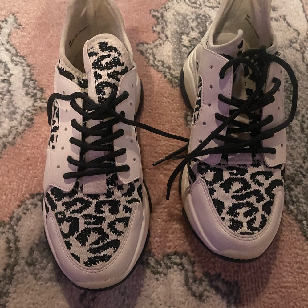 Like new sneakers